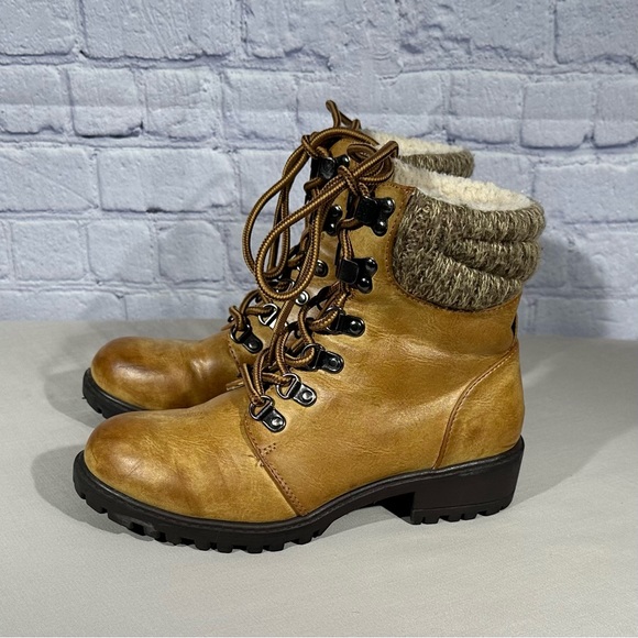 Justice Girls lace up leather boot size 3 - Picture 3 of 6